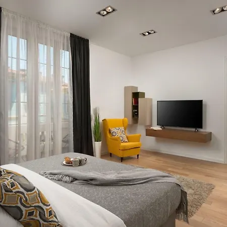 Carducci - Center Apartment Pula